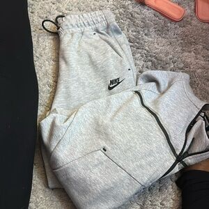 Nike Tech set bottom xs top m